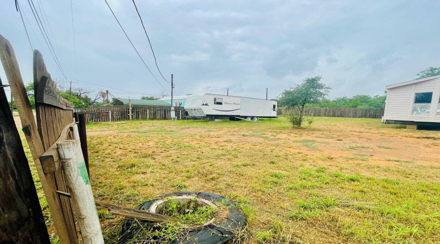 108 Hugo St., Dilley, Texas 78017, 2 Bedrooms Bedrooms, 5 Rooms Rooms,2 BathroomsBathrooms,Residential,For Sale,108 Hugo St.,20261199