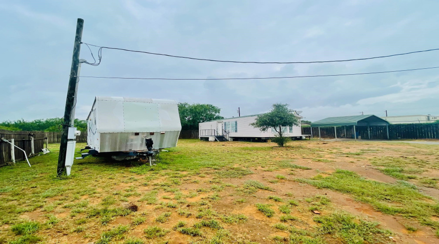 108 Hugo St., Dilley, Texas 78017, 2 Bedrooms Bedrooms, 5 Rooms Rooms,2 BathroomsBathrooms,Residential,For Sale,108 Hugo St.,20261199