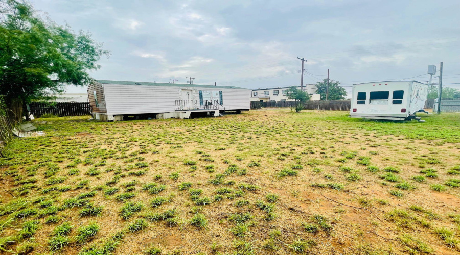 108 Hugo St., Dilley, Texas 78017, 2 Bedrooms Bedrooms, 5 Rooms Rooms,2 BathroomsBathrooms,Residential,For Sale,108 Hugo St.,20261199