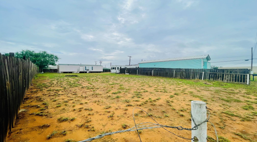 108 Hugo St., Dilley, Texas 78017, 2 Bedrooms Bedrooms, 5 Rooms Rooms,2 BathroomsBathrooms,Residential,For Sale,108 Hugo St.,20261199