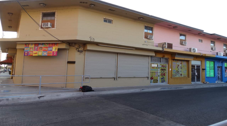 1402 Zaragoza St, Laredo, Texas 78040, 11 Rooms Rooms,Commercial retail/office,For Sale,1402 Zaragoza St,20261203