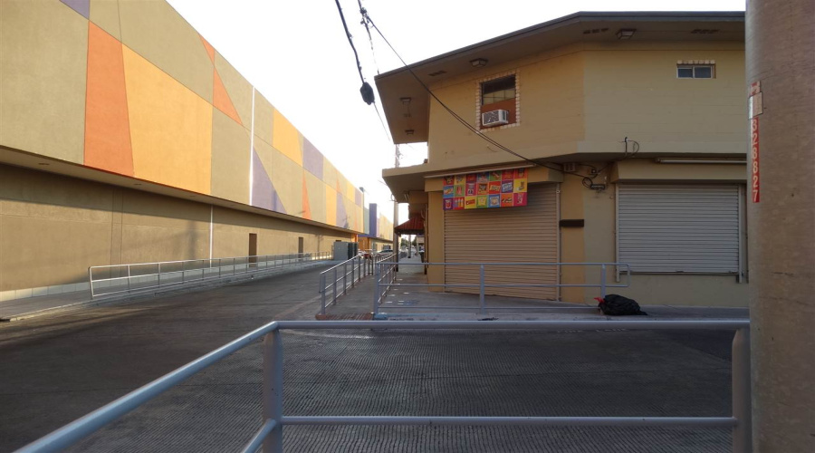 1402 Zaragoza St, Laredo, Texas 78040, 11 Rooms Rooms,Commercial retail/office,For Sale,1402 Zaragoza St,20261203