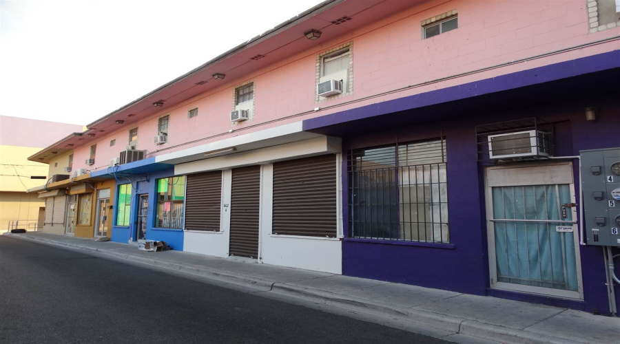 1402 Zaragoza St, Laredo, Texas 78040, 11 Rooms Rooms,Commercial retail/office,For Sale,1402 Zaragoza St,20261203