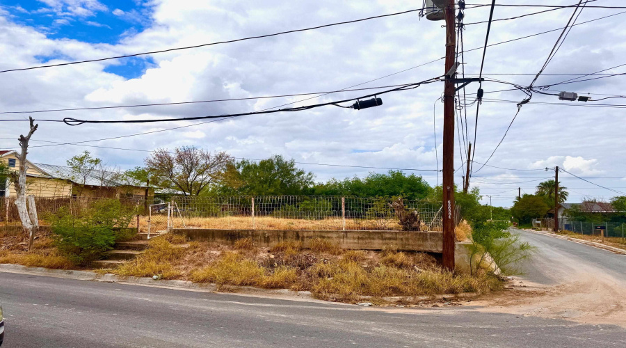 4 Water St, LAREDO, Texas 78040, ,Land,For Sale,4 Water St,20261223