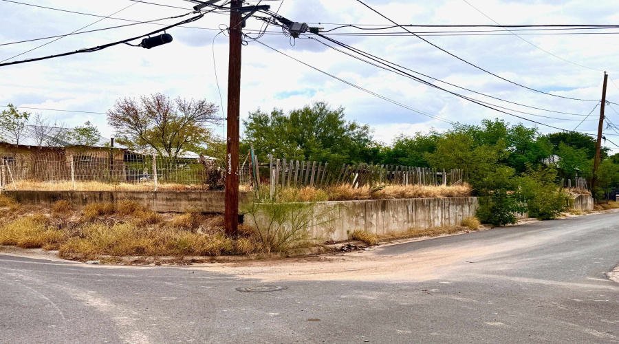 4 Water St, LAREDO, Texas 78040, ,Land,For Sale,4 Water St,20261223