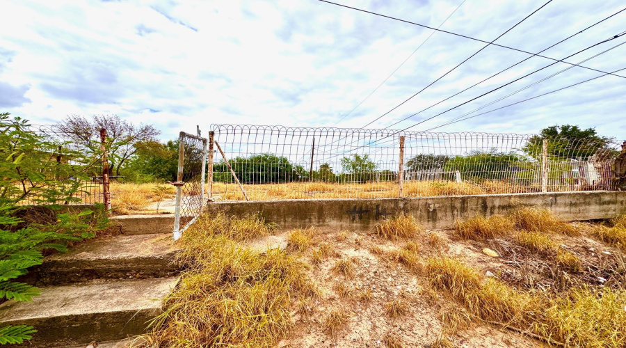 4 Water St, LAREDO, Texas 78040, ,Land,For Sale,4 Water St,20261223