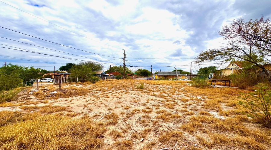 4 Water St, LAREDO, Texas 78040, ,Land,For Sale,4 Water St,20261223