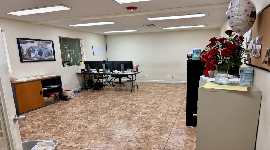 3102 Vidaurri Ave, Laredo, Texas 78040, 1 Bedroom Bedrooms, 1 Room Rooms,2 BathroomsBathrooms,Commercial/industrial,For Rent,3102 Vidaurri Ave,20261215