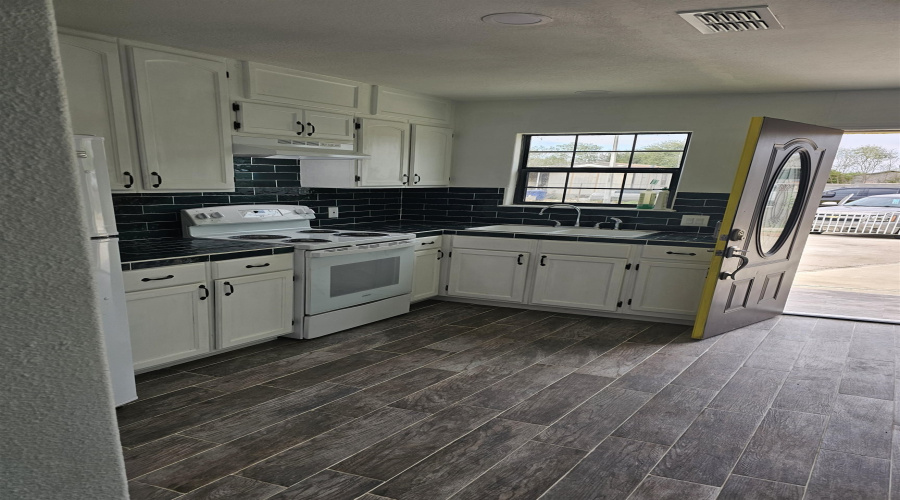 4933 Franzetta St., Laredo, Texas 78046-8519, 3 Bedrooms Bedrooms, 4 Rooms Rooms,2 BathroomsBathrooms,Residential,For Rent,4933 Franzetta St.,20261197