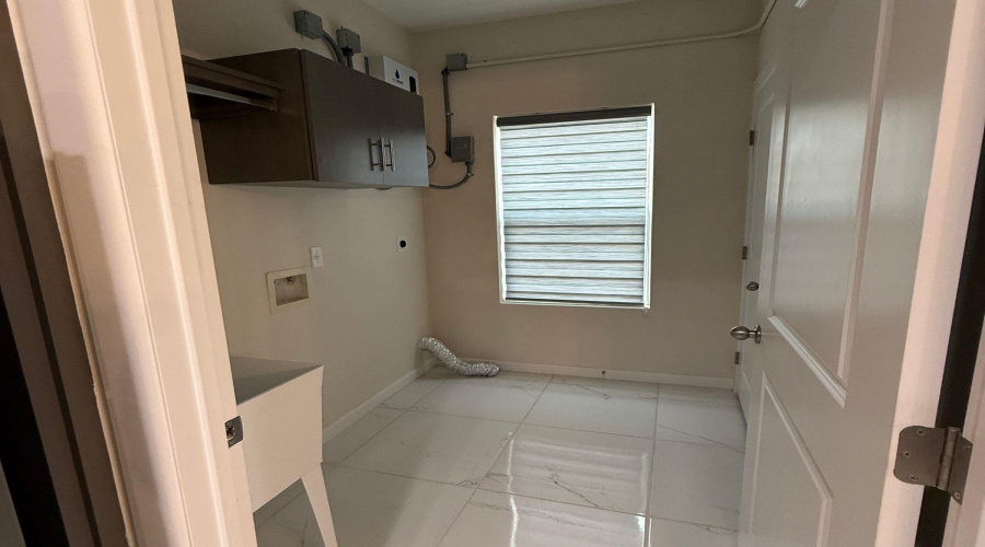 504 Gale Ct, LAREDO, Texas 78041, 3 Bedrooms Bedrooms, 5 Rooms Rooms,2 BathroomsBathrooms,Residential,For Rent,504 Gale Ct,20261208