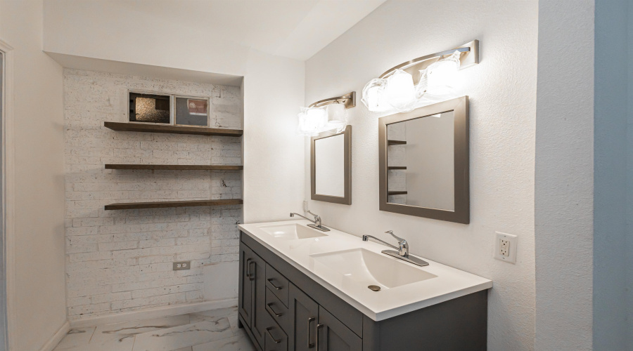 1420 Corpus Christi St, Laredo, Texas 78040, 2 Bedrooms Bedrooms, 5 Rooms Rooms,2 BathroomsBathrooms,Residential,For Rent,1420 Corpus Christi St,20261209