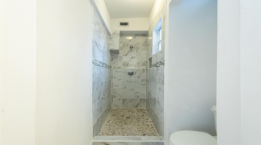 1420 Corpus Christi St, Laredo, Texas 78040, 2 Bedrooms Bedrooms, 5 Rooms Rooms,2 BathroomsBathrooms,Residential,For Rent,1420 Corpus Christi St,20261209