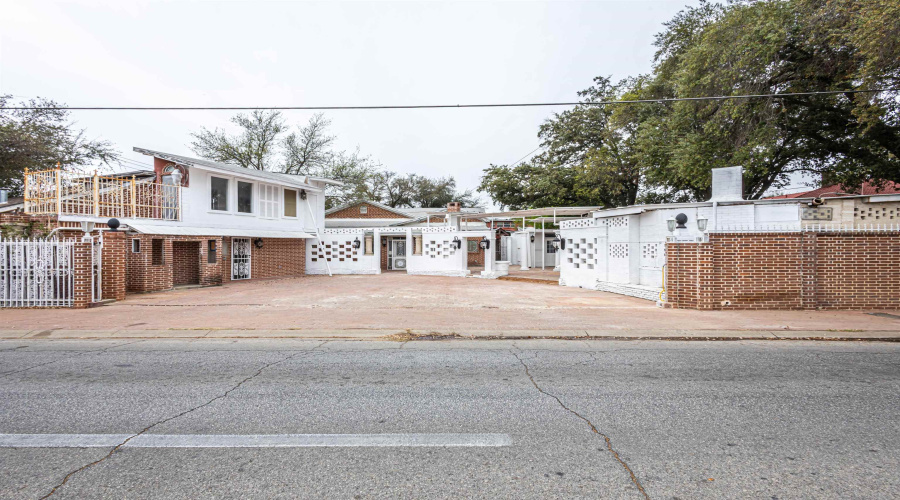 1420 Corpus Christi St, Laredo, Texas 78040, 3 Bedrooms Bedrooms, 5 Rooms Rooms,2 BathroomsBathrooms,Residential,For Rent,1420 Corpus Christi St,20261211