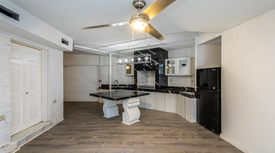 1420 Corpus Christi St, Laredo, Texas 78040, 3 Bedrooms Bedrooms, 5 Rooms Rooms,2 BathroomsBathrooms,Residential,For Rent,1420 Corpus Christi St,20261211