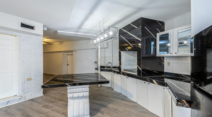 1420 Corpus Christi St, Laredo, Texas 78040, 3 Bedrooms Bedrooms, 5 Rooms Rooms,2 BathroomsBathrooms,Residential,For Rent,1420 Corpus Christi St,20261211