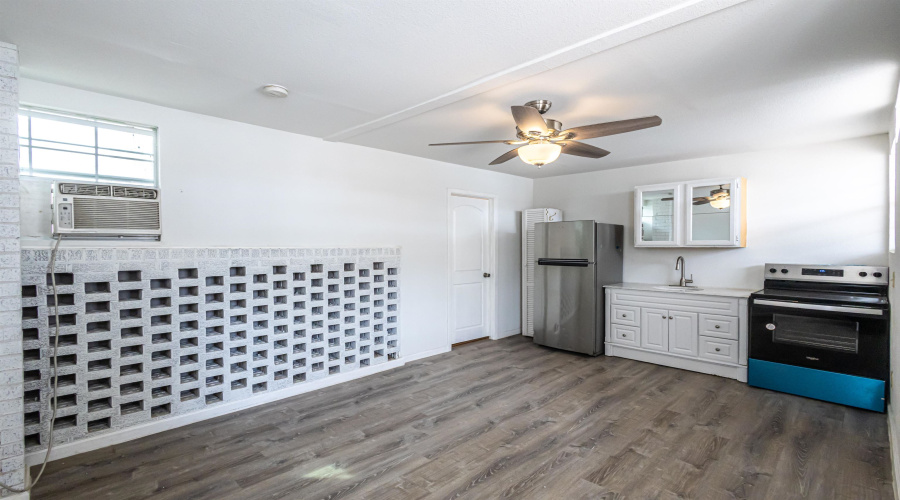 1420 Corpus Christi St, Laredo, Texas 78040, 1 Bedroom Bedrooms, 2 Rooms Rooms,1 BathroomBathrooms,Residential,For Rent,1420 Corpus Christi St,20261212