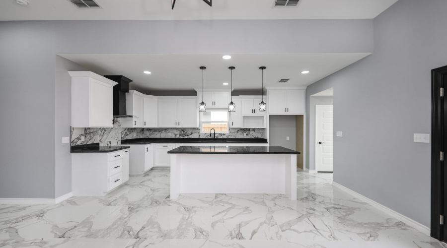 1402 El Caporal Dr., Laredo, Texas 78046, 3 Bedrooms Bedrooms, 5 Rooms Rooms,2 BathroomsBathrooms,Residential,For Sale,1402 El Caporal Dr.,20261213