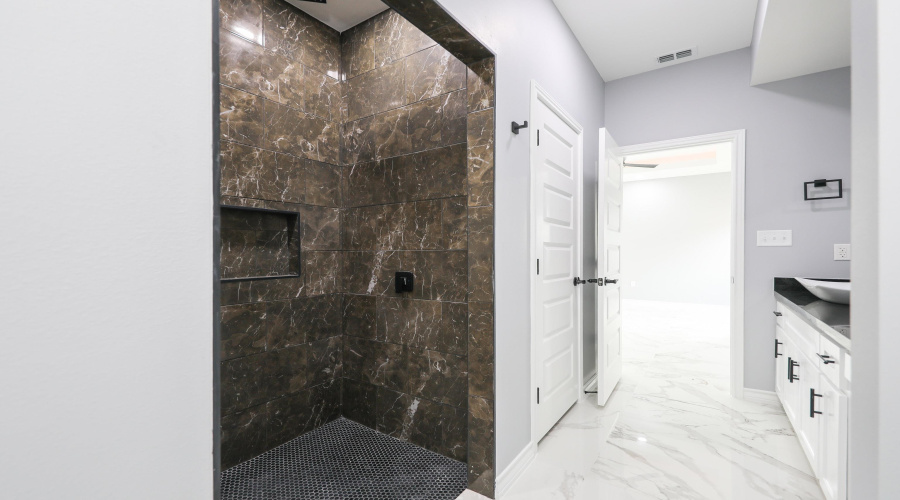 1402 El Caporal Dr., Laredo, Texas 78046, 3 Bedrooms Bedrooms, 5 Rooms Rooms,2 BathroomsBathrooms,Residential,For Sale,1402 El Caporal Dr.,20261213