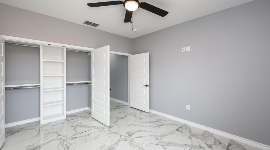 1402 El Caporal Dr., Laredo, Texas 78046, 3 Bedrooms Bedrooms, 5 Rooms Rooms,2 BathroomsBathrooms,Residential,For Sale,1402 El Caporal Dr.,20261213