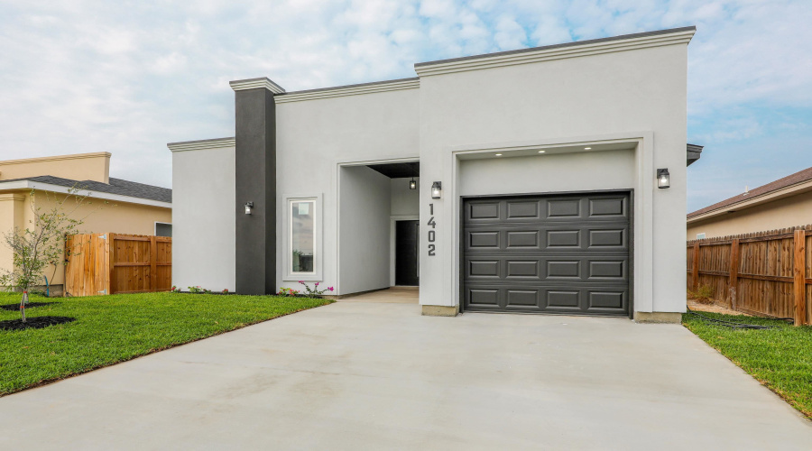 1402 El Caporal Dr., Laredo, Texas 78046, 3 Bedrooms Bedrooms, 5 Rooms Rooms,2 BathroomsBathrooms,Residential,For Sale,1402 El Caporal Dr.,20261213