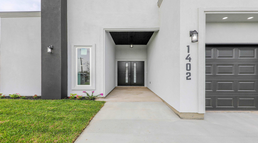 1402 El Caporal Dr., Laredo, Texas 78046, 3 Bedrooms Bedrooms, 5 Rooms Rooms,2 BathroomsBathrooms,Residential,For Sale,1402 El Caporal Dr.,20261213