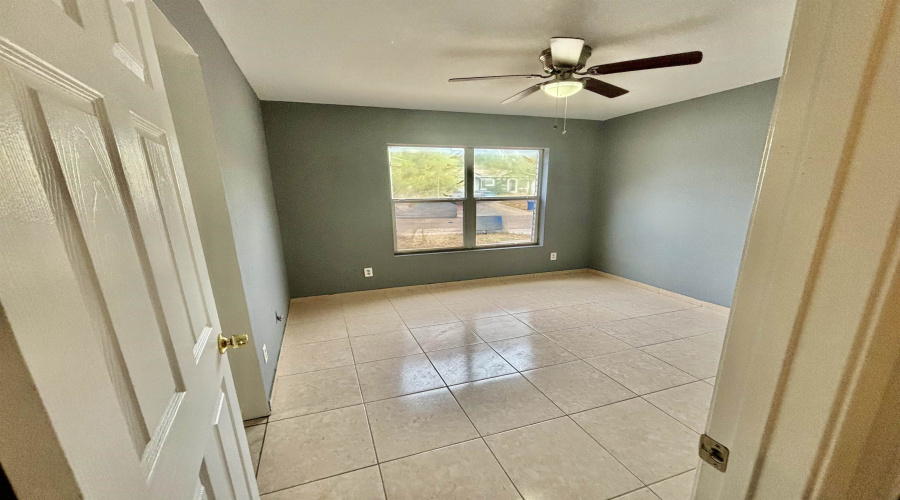 3106 St Isaac Lp, Laredo, Texas 78046, 3 Bedrooms Bedrooms, 5 Rooms Rooms,2 BathroomsBathrooms,Residential,For Sale,3106 St Isaac Lp,20261216