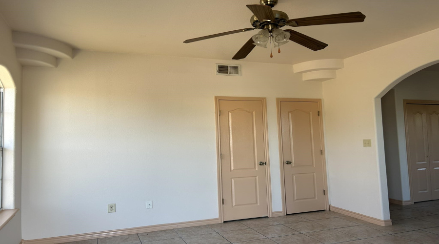 2901 S Martin Ave, Laredo, Texas 78046, 2 Bedrooms Bedrooms, 5 Rooms Rooms,1 BathroomBathrooms,Residential,For Rent,2901 S Martin Ave,20261217