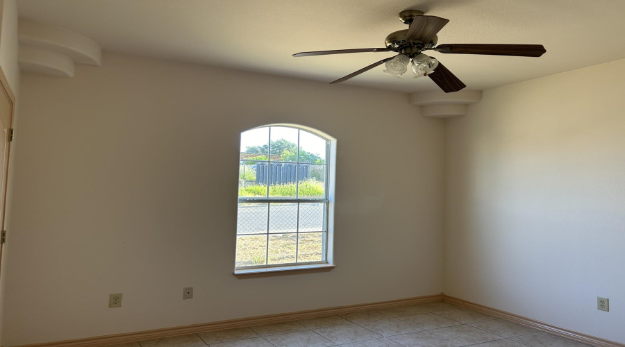 2901 S Martin Ave, Laredo, Texas 78046, 2 Bedrooms Bedrooms, 5 Rooms Rooms,1 BathroomBathrooms,Residential,For Rent,2901 S Martin Ave,20261217