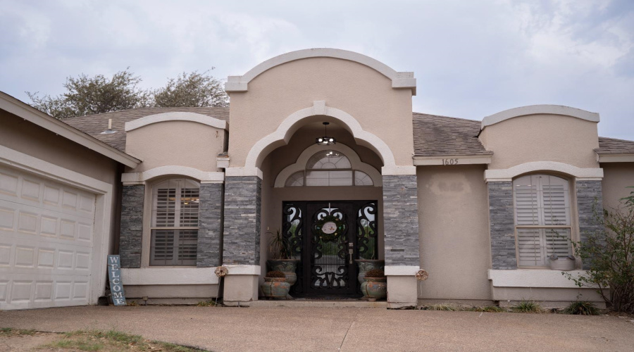 1605 Whitewood Dr, Laredo, Texas 78045, 3 Bedrooms Bedrooms, 3 Rooms Rooms,2 BathroomsBathrooms,Residential,For Sale,1605 Whitewood Dr,20261219