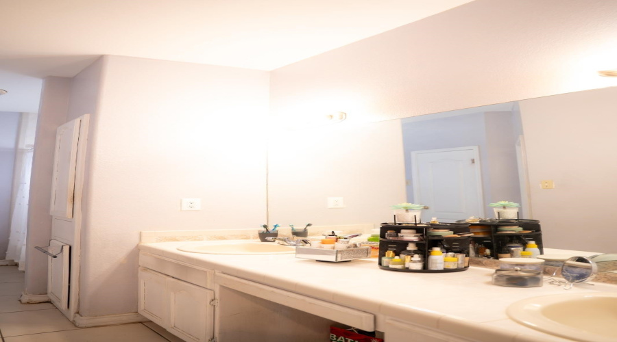 1605 Whitewood Dr, Laredo, Texas 78045, 3 Bedrooms Bedrooms, 3 Rooms Rooms,2 BathroomsBathrooms,Residential,For Sale,1605 Whitewood Dr,20261219