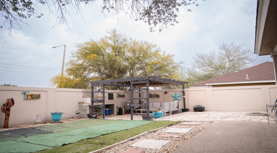 1605 Whitewood Dr, Laredo, Texas 78045, 3 Bedrooms Bedrooms, 3 Rooms Rooms,2 BathroomsBathrooms,Residential,For Sale,1605 Whitewood Dr,20261219