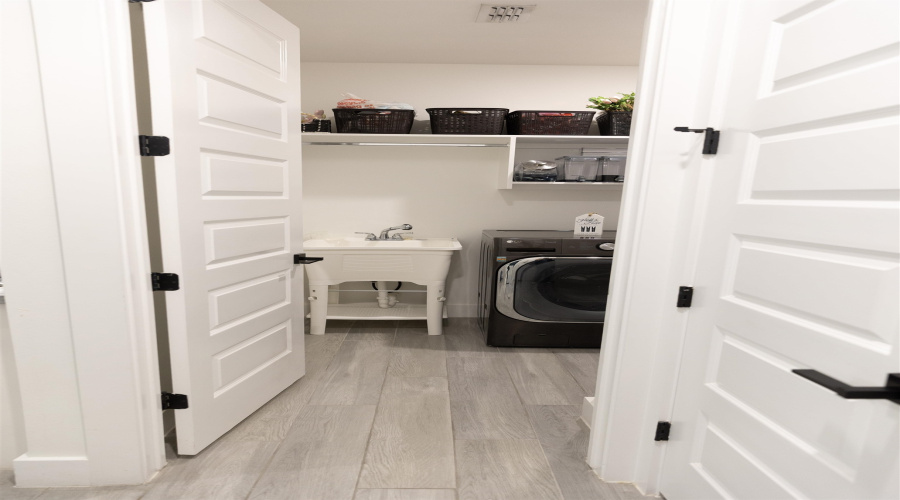 3622 Jack London Dr., LAREDO, Texas 78045, 4 Bedrooms Bedrooms, 6 Rooms Rooms,3 BathroomsBathrooms,Residential,For Sale,3622 Jack London Dr.,20261220