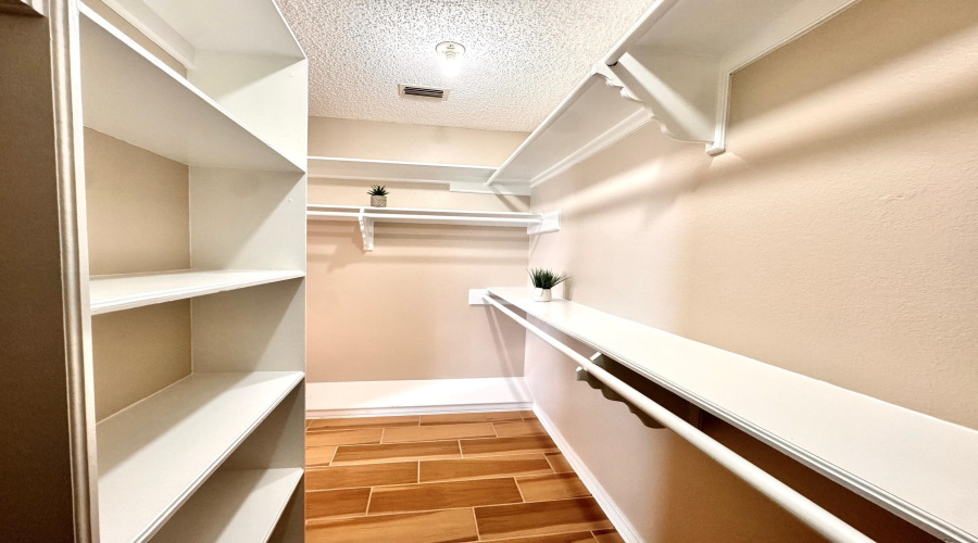 402 St Croix Dr, LAREDO, Texas 78045, 3 Bedrooms Bedrooms, 7 Rooms Rooms,2 BathroomsBathrooms,Residential,For Sale,402 St Croix Dr,20261222