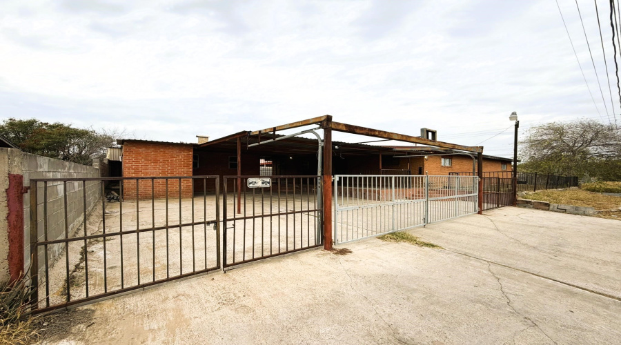 2119 Chacon St, Laredo, Texas 78043, 3 Bedrooms Bedrooms, 6 Rooms Rooms,2 BathroomsBathrooms,Residential,For Sale,2119 Chacon St,20260729