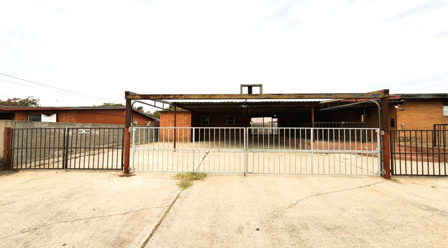 2119 Chacon St, Laredo, Texas 78043, 3 Bedrooms Bedrooms, 6 Rooms Rooms,2 BathroomsBathrooms,Residential,For Sale,2119 Chacon St,20260729