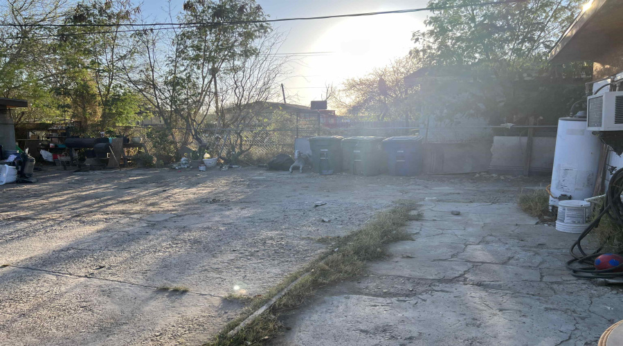 111 W Bustamante St, Laredo, Texas 78041, 2 Bedrooms Bedrooms, 3 Rooms Rooms,1 BathroomBathrooms,Residential,For Sale,111 W Bustamante St,20261224