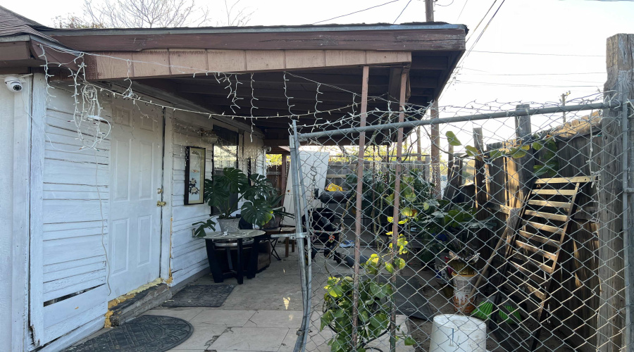 111 W Bustamante St, Laredo, Texas 78041, 2 Bedrooms Bedrooms, 3 Rooms Rooms,1 BathroomBathrooms,Residential,For Sale,111 W Bustamante St,20261224