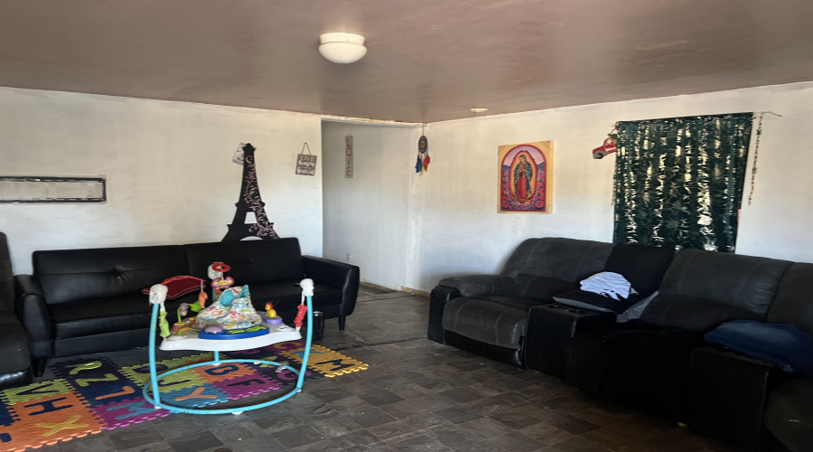 111 W Bustamante St, Laredo, Texas 78041, 2 Bedrooms Bedrooms, 3 Rooms Rooms,1 BathroomBathrooms,Residential,For Sale,111 W Bustamante St,20261224