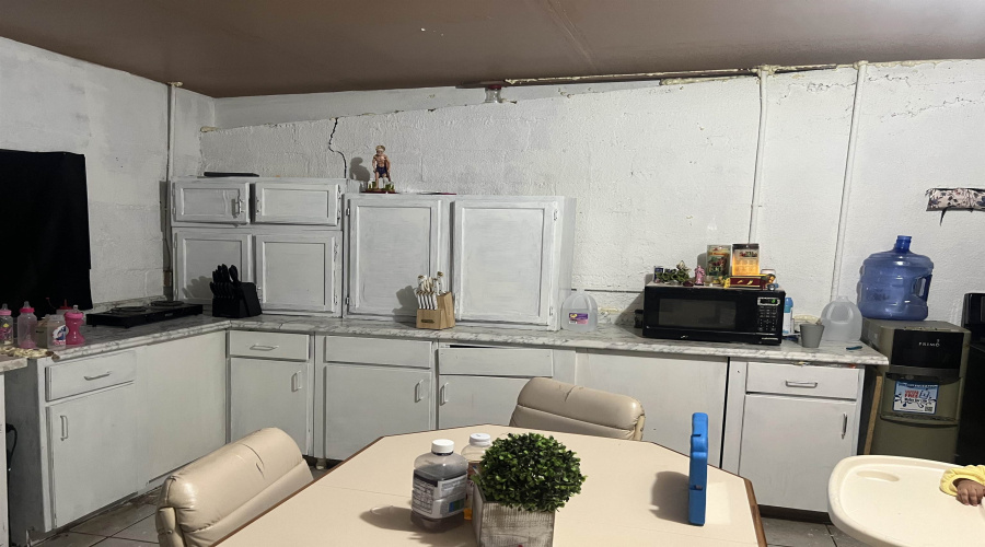 111 W Bustamante St, Laredo, Texas 78041, 2 Bedrooms Bedrooms, 3 Rooms Rooms,1 BathroomBathrooms,Residential,For Sale,111 W Bustamante St,20261224