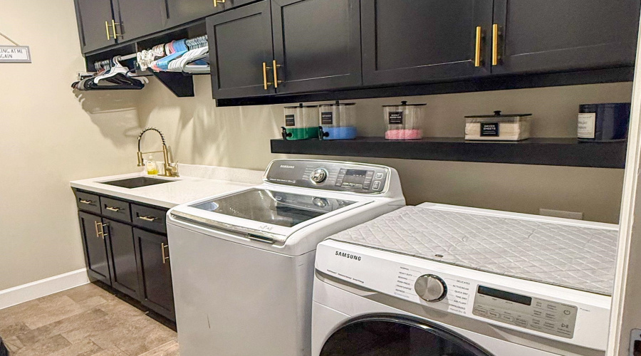 613 Puerta Del Sol, Laredo, Texas 78045, 4 Bedrooms Bedrooms, 6 Rooms Rooms,3 BathroomsBathrooms,Residential,For Sale,613 Puerta Del Sol,20261225