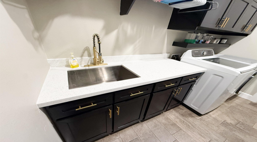 613 Puerta Del Sol, Laredo, Texas 78045, 4 Bedrooms Bedrooms, 6 Rooms Rooms,3 BathroomsBathrooms,Residential,For Sale,613 Puerta Del Sol,20261225