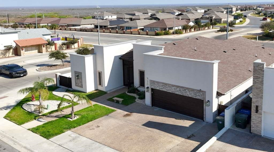 613 Puerta Del Sol, Laredo, Texas 78045, 4 Bedrooms Bedrooms, 6 Rooms Rooms,3 BathroomsBathrooms,Residential,For Sale,613 Puerta Del Sol,20261225