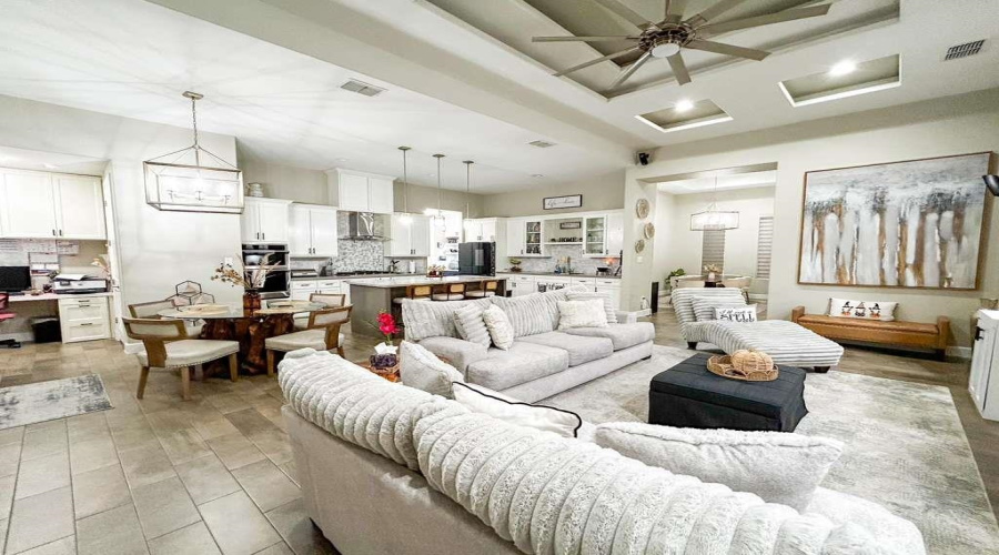 613 Puerta Del Sol, Laredo, Texas 78045, 4 Bedrooms Bedrooms, 6 Rooms Rooms,3 BathroomsBathrooms,Residential,For Sale,613 Puerta Del Sol,20261225