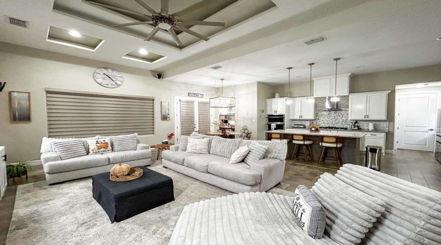 613 Puerta Del Sol, Laredo, Texas 78045, 4 Bedrooms Bedrooms, 6 Rooms Rooms,3 BathroomsBathrooms,Residential,For Sale,613 Puerta Del Sol,20261225