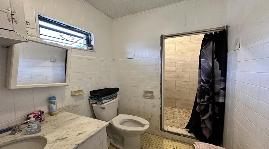 3212 Pecan St, Laredo, Texas 78046, 3 Bedrooms Bedrooms, 5 Rooms Rooms,1 BathroomBathrooms,Residential,For Rent,3212 Pecan St,20261226