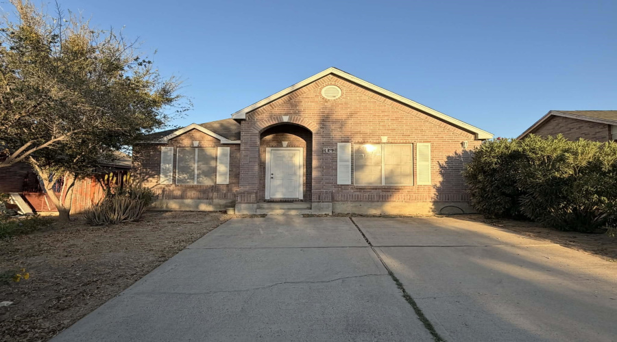 817 Witherspoon Lp, Laredo, Texas 78046, 3 Bedrooms Bedrooms, 4 Rooms Rooms,2 BathroomsBathrooms,Residential,For Rent,817 Witherspoon Lp,20261227