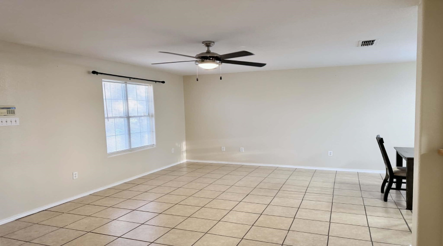 817 Witherspoon Lp, Laredo, Texas 78046, 3 Bedrooms Bedrooms, 4 Rooms Rooms,2 BathroomsBathrooms,Residential,For Rent,817 Witherspoon Lp,20261227
