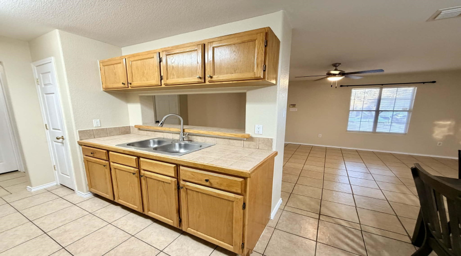 817 Witherspoon Lp, Laredo, Texas 78046, 3 Bedrooms Bedrooms, 4 Rooms Rooms,2 BathroomsBathrooms,Residential,For Rent,817 Witherspoon Lp,20261227