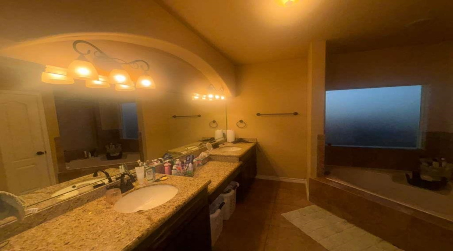 1105 Coahuila Loop, Laredo, Texas 78045, 5 Bedrooms Bedrooms, 8 Rooms Rooms,3 BathroomsBathrooms,Residential,For Sale,1105 Coahuila Loop,20261228