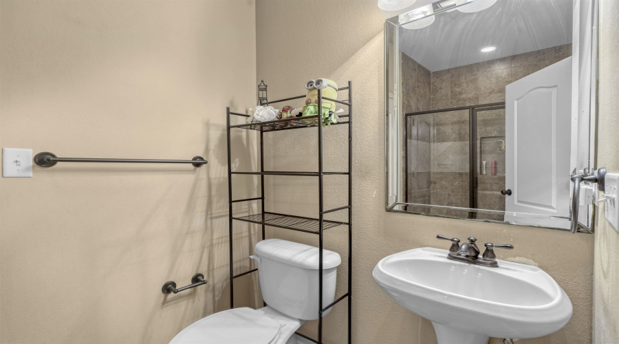 1105 Coahuila Loop, Laredo, Texas 78045, 5 Bedrooms Bedrooms, 8 Rooms Rooms,3 BathroomsBathrooms,Residential,For Sale,1105 Coahuila Loop,20261228